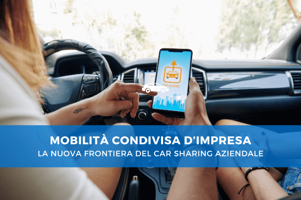 Due persone all’interno di un’auto consultano un’app di car sharing aziendale su uno smartphone, con in sovrimpressione la scritta “Mobilità condivisa d’impresa – La nuova frontiera del car sharing aziendale”.